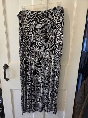 Worthington Black and White Leaf-Print Skirt